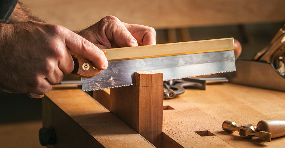 tapered-dovetail-saw-use.jpg